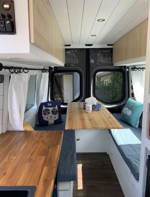 Folha acrílica de janela de RV de alta resistência que fornece proteção e longevidade para janelas instaladas em diferentes tipos de RVs