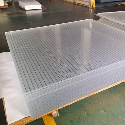 As folhas acrílicas do espaço livre transparente alto feito sob encomenda do perspex propalam a barreira